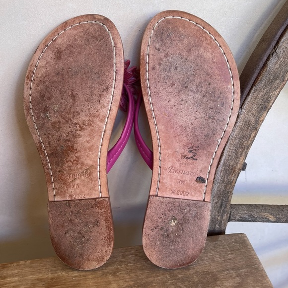 BERNARDO Pink Leather Flip Flop Sandals Hand Woven Raffia Flower 7M Spain Cute! - Picture 10 of 12